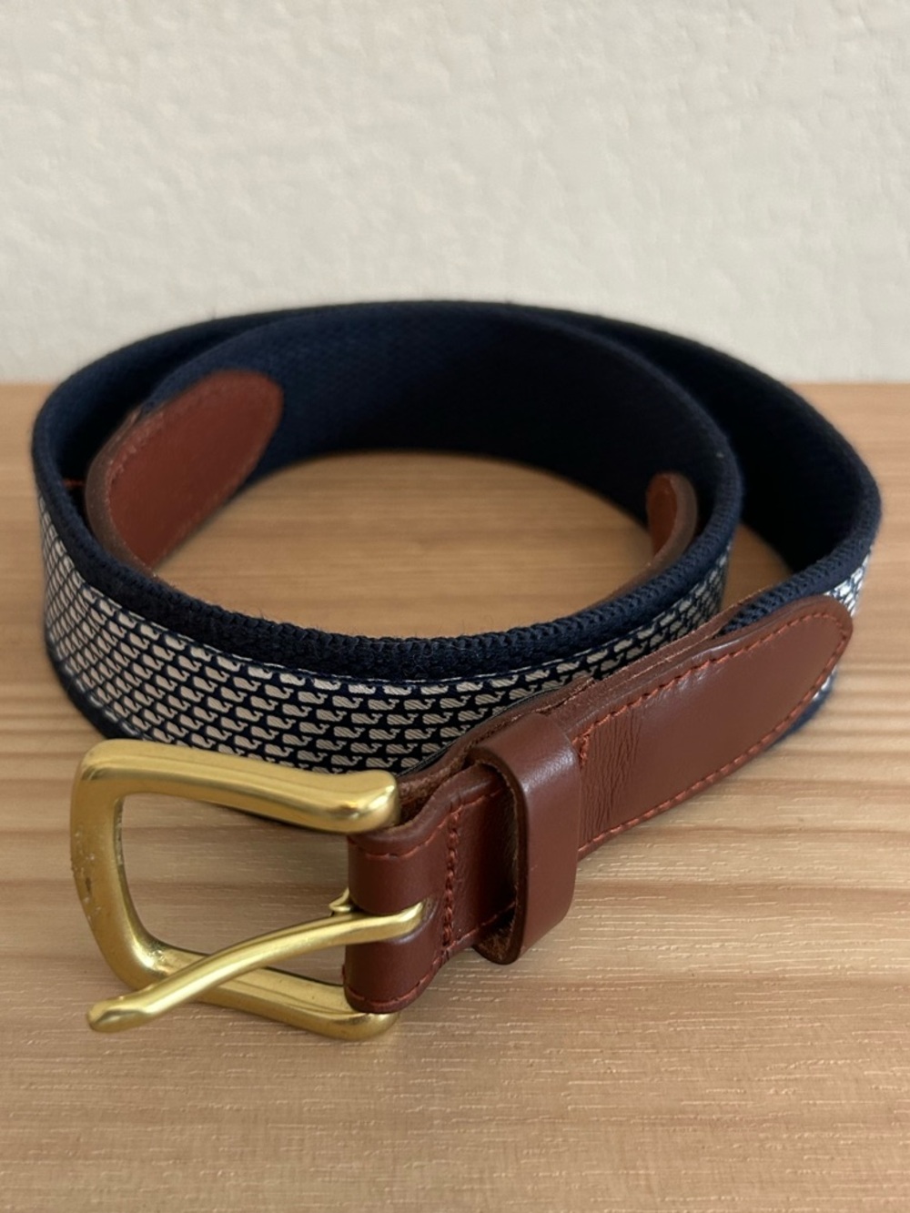 Vineyard Vines Navy and White Whale Belt Size 32